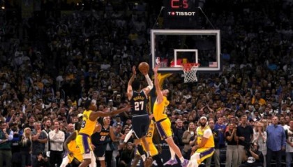 体育平台-系列赛两绝杀历史首人 穆雷亲手终结湖人抢七之梦