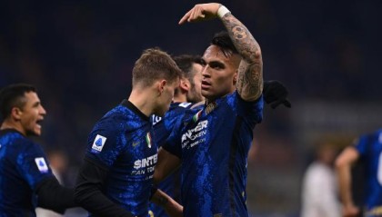 【意甲】劳塔罗梅开却失点 国米4比0卡利亚里登顶