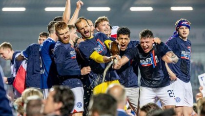 体育娱乐-石荷州第一家德甲俱乐部诞生——基尔历史性升级！